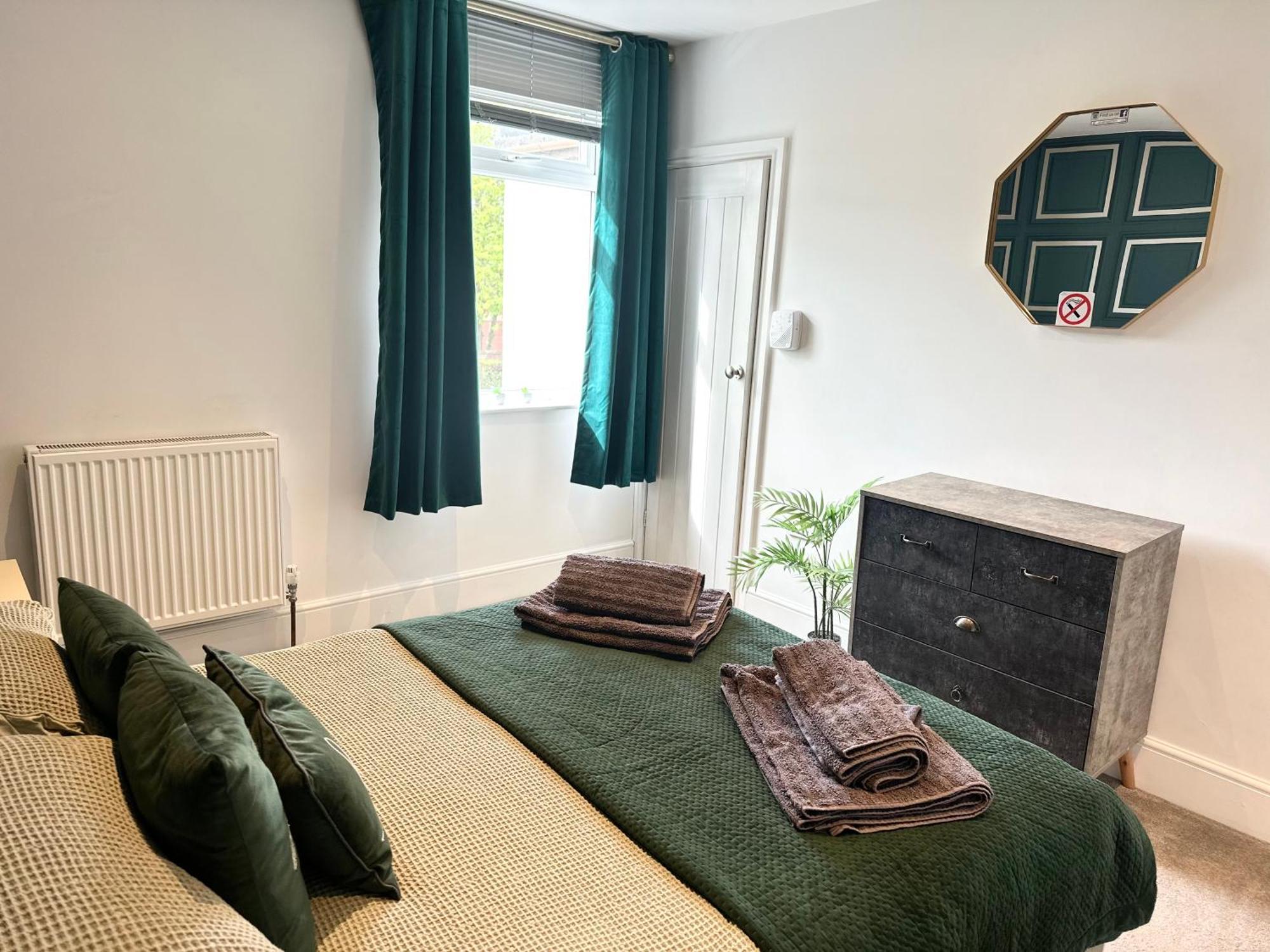 Alsager Town Centre Apartment ภายนอก รูปภาพ